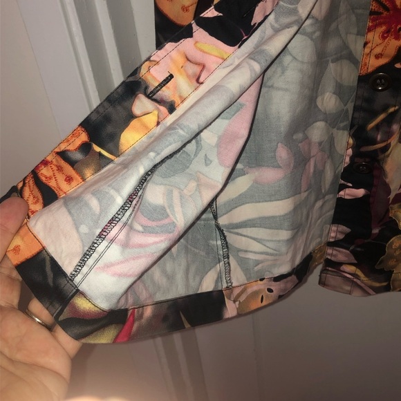 Chico's Additions Floral blouse/ jacket. Vibrant colours , preloved - Picture 5 of 7